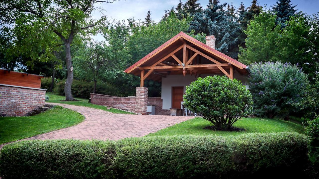 Ozkut Apartmanhaz Olmod Bagian luar foto