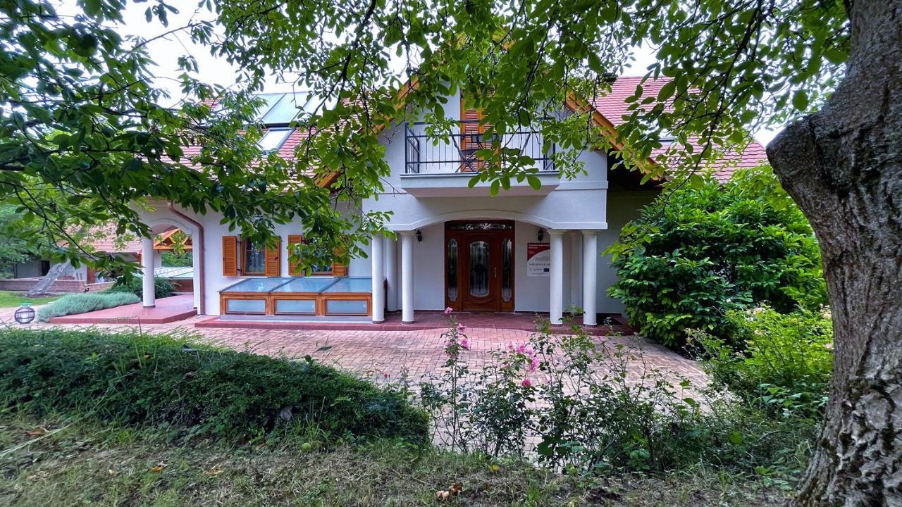 Ozkut Apartmanhaz Olmod Bagian luar foto