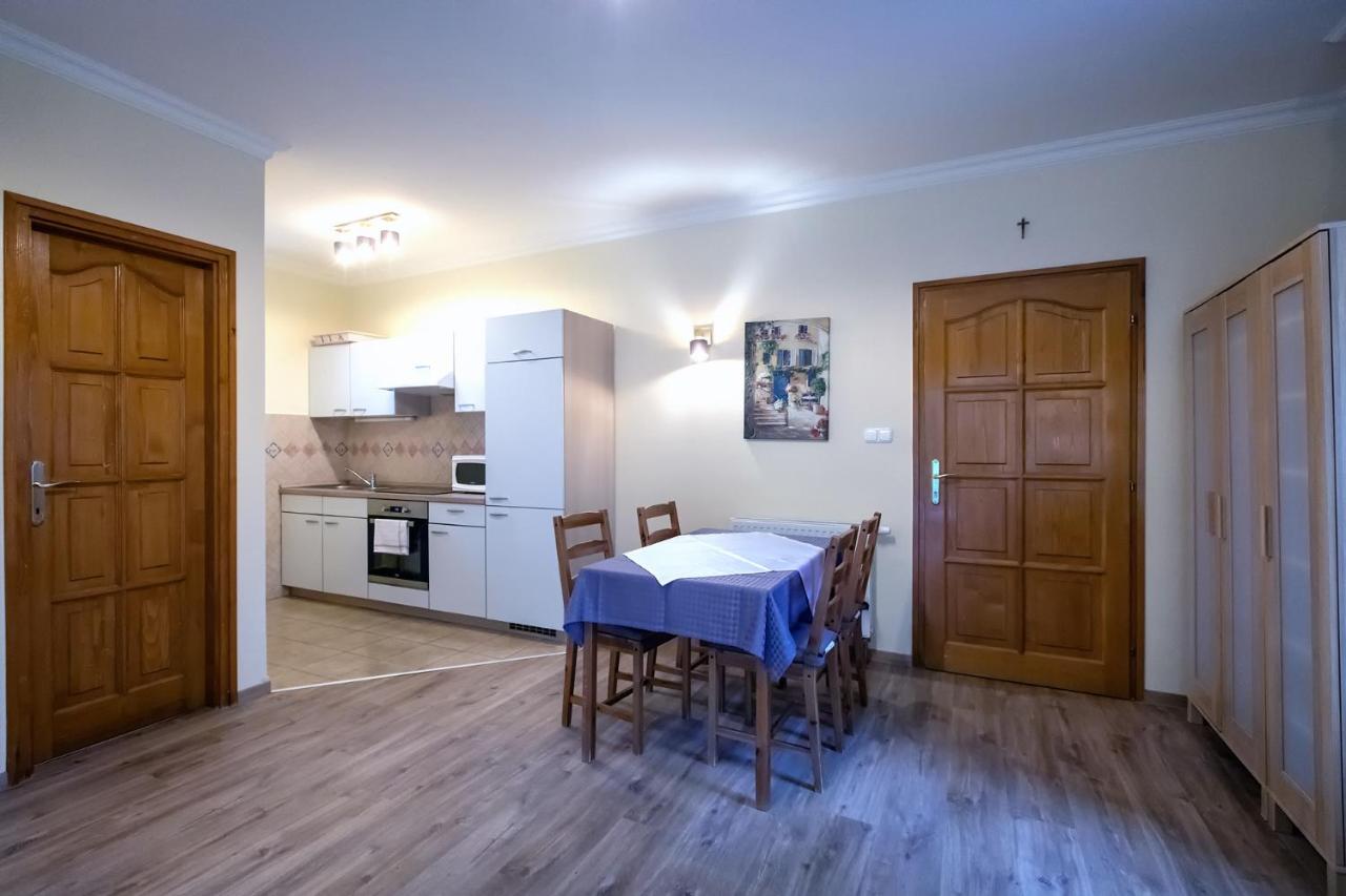 Ozkut Apartmanhaz Olmod Bagian luar foto