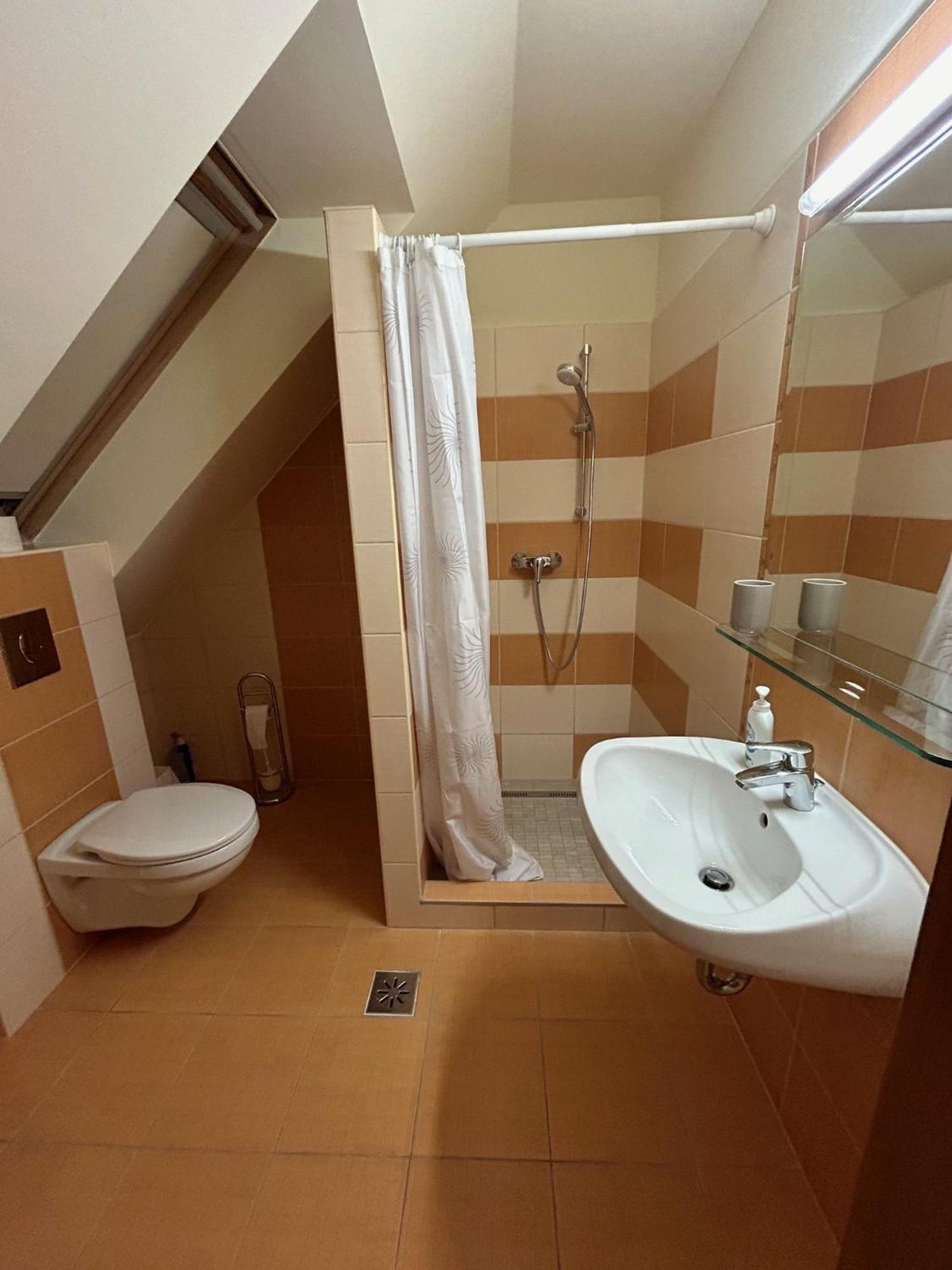 Ozkut Apartmanhaz Olmod Bagian luar foto